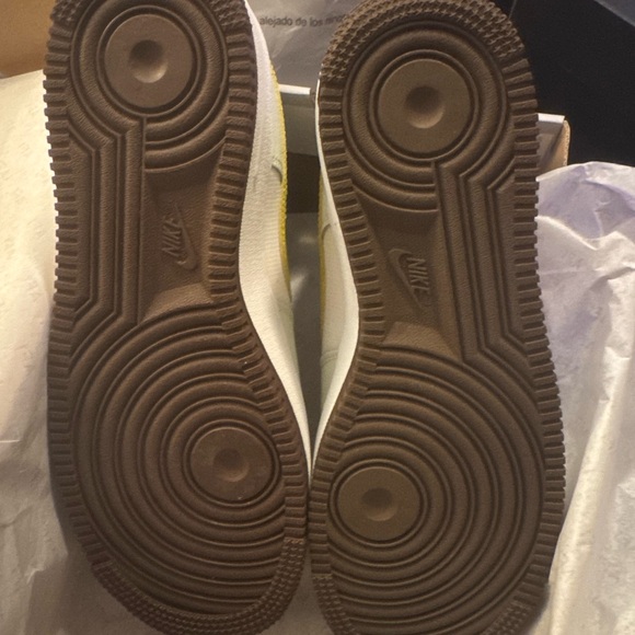 New in box Air Force 1 
Woman’s size 8 or 8.5, Youth Size 7 - Picture 1 of 3